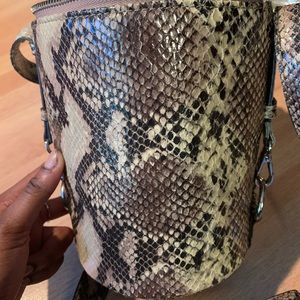Cylinder shaped bag